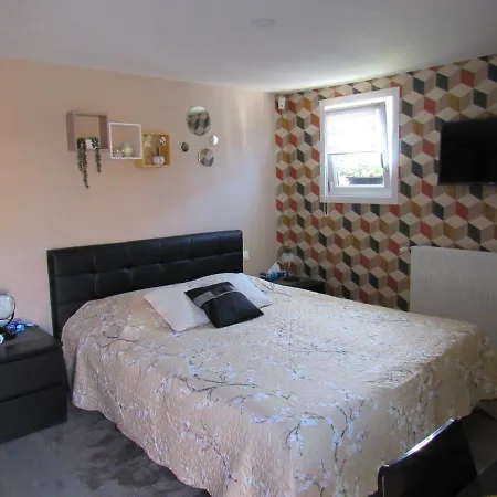 Aux Quatre Saisons 2 Bed & Breakfast *