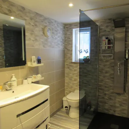 Bed & Breakfast Aux Quatre Saisons 2 *